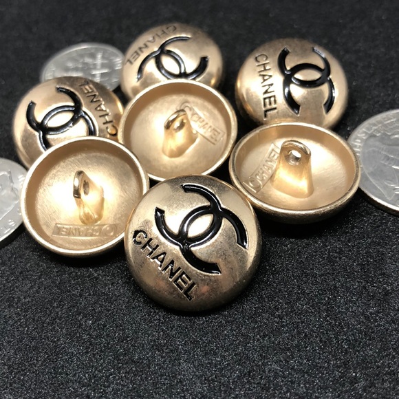 Chanel metal buttons. - Picture 2 of 4